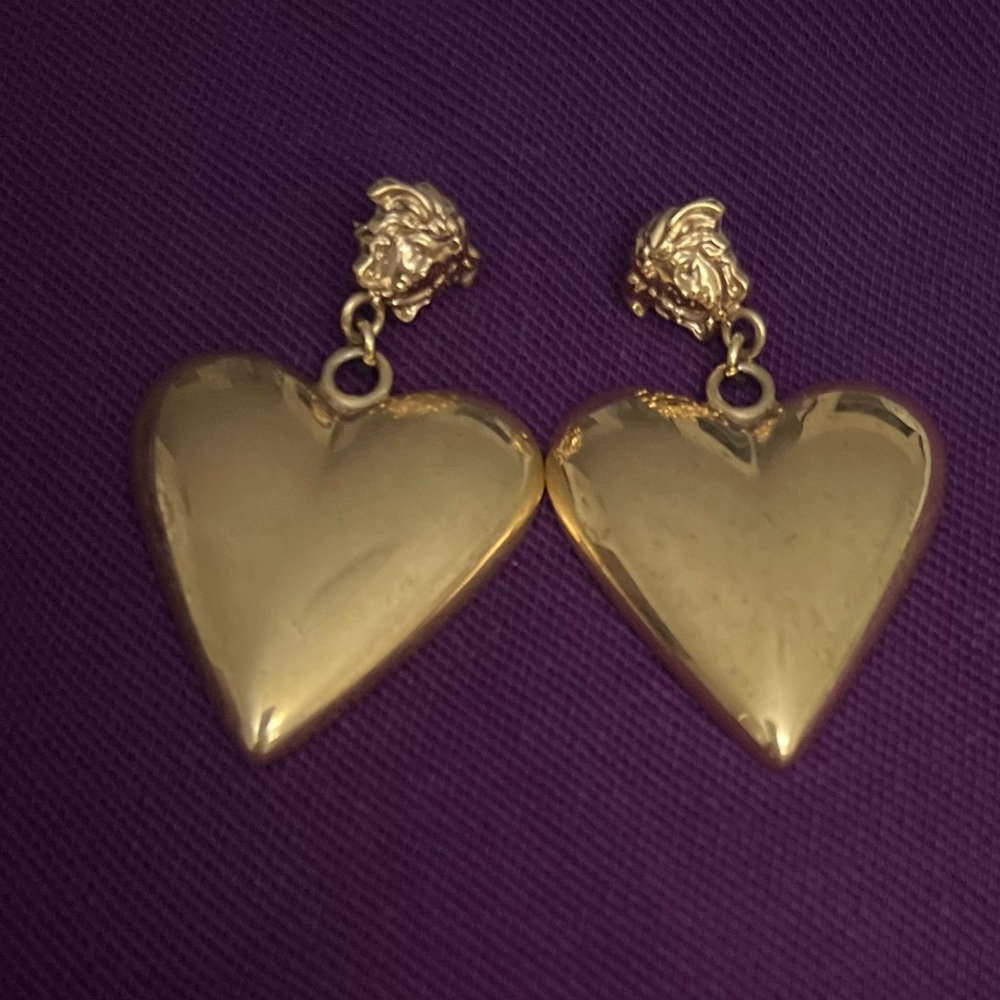 Used once. Beautiful Versace hearts earrings.